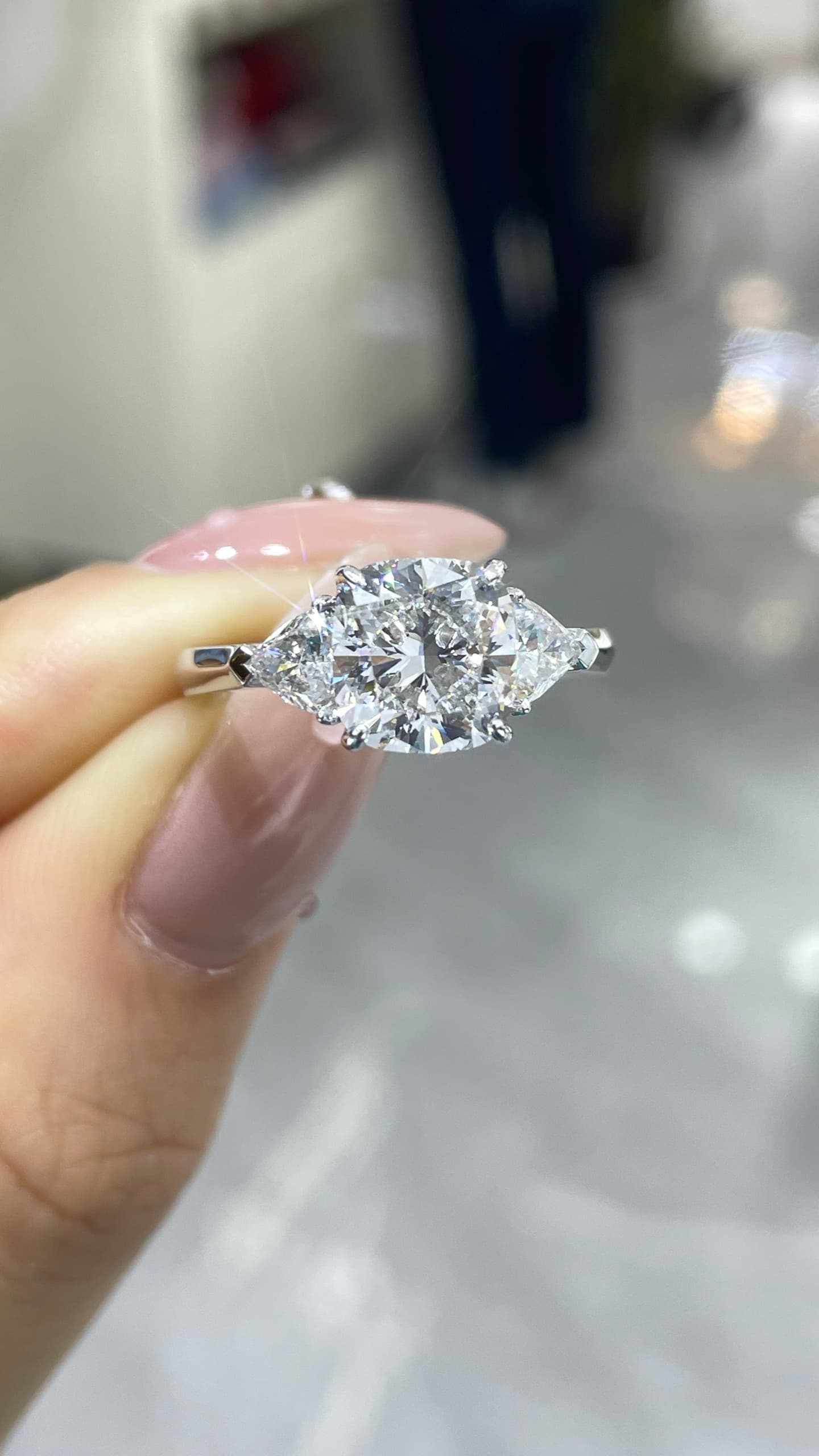 2.6ct 18K 墊形鑽戒 - 視角 4