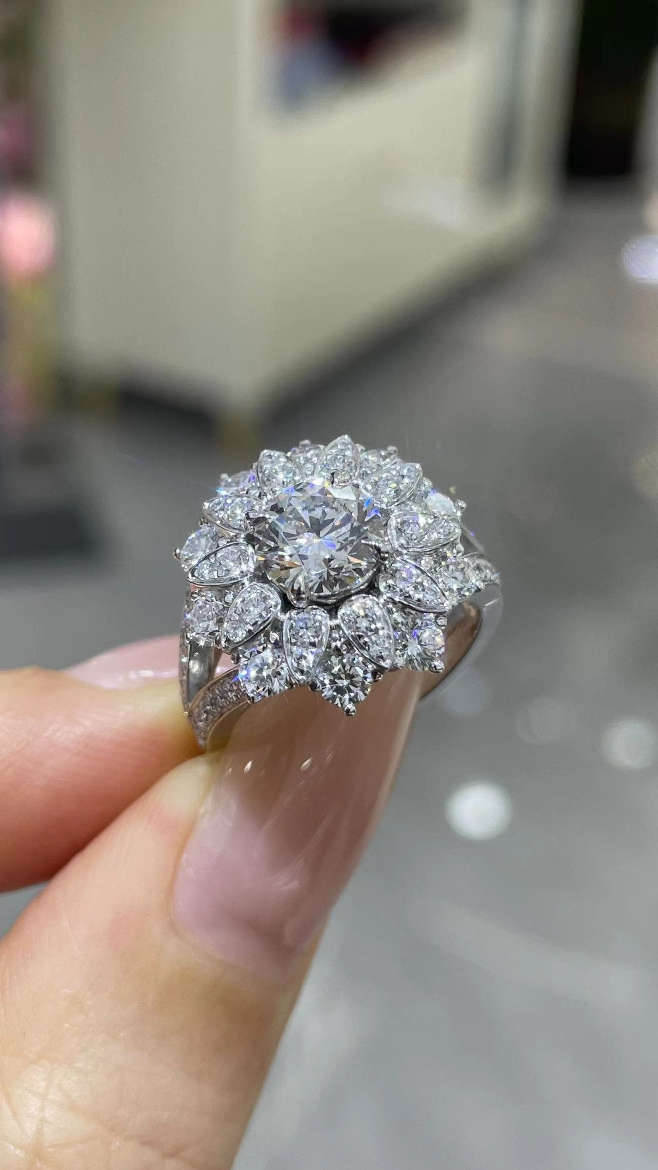 Pt950 1克拉 鑽戒（主鑽1.03ct） Pt950 鉑金戒台，主鑽 1.03 克拉。d1.47*11 - 視角 2