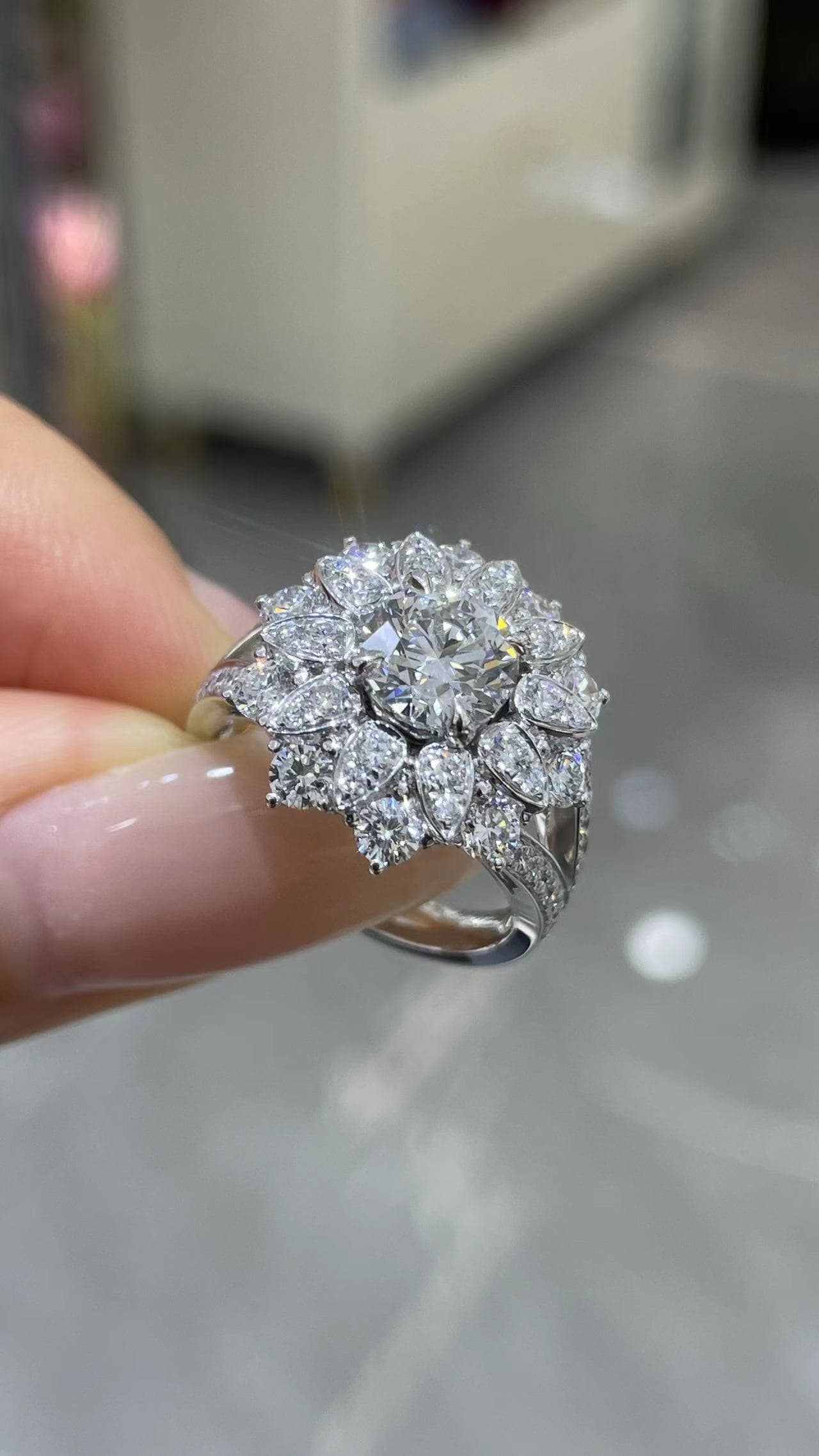 Pt950 1克拉 鑽戒（主鑽1.03ct） Pt950 鉑金戒台，主鑽 1.03 克拉。d1.47*11 - 視角 3