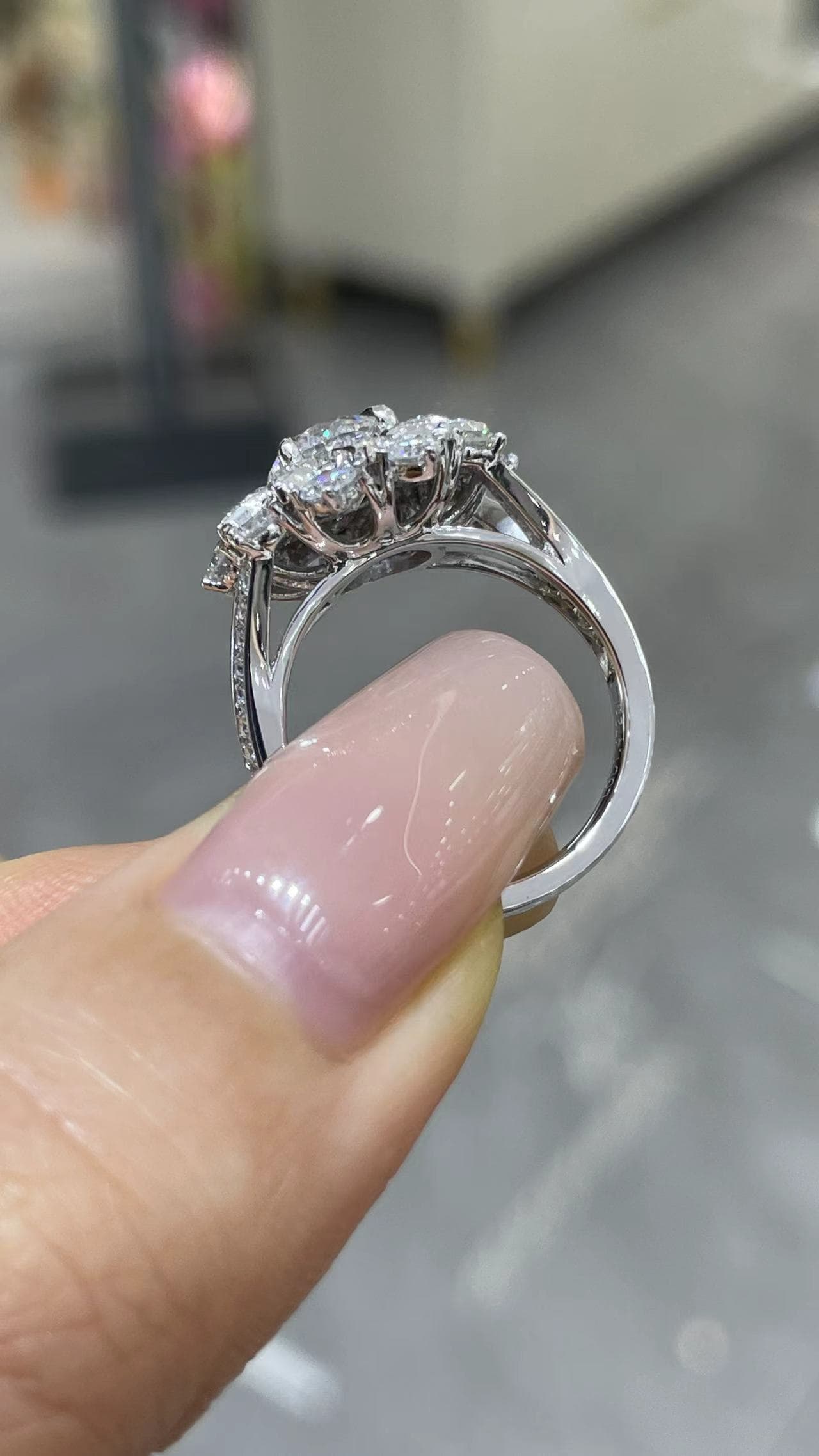 Pt950 1克拉 鑽戒（主鑽1.03ct） Pt950 鉑金戒台，主鑽 1.03 克拉。d1.47*11 - 視角 4