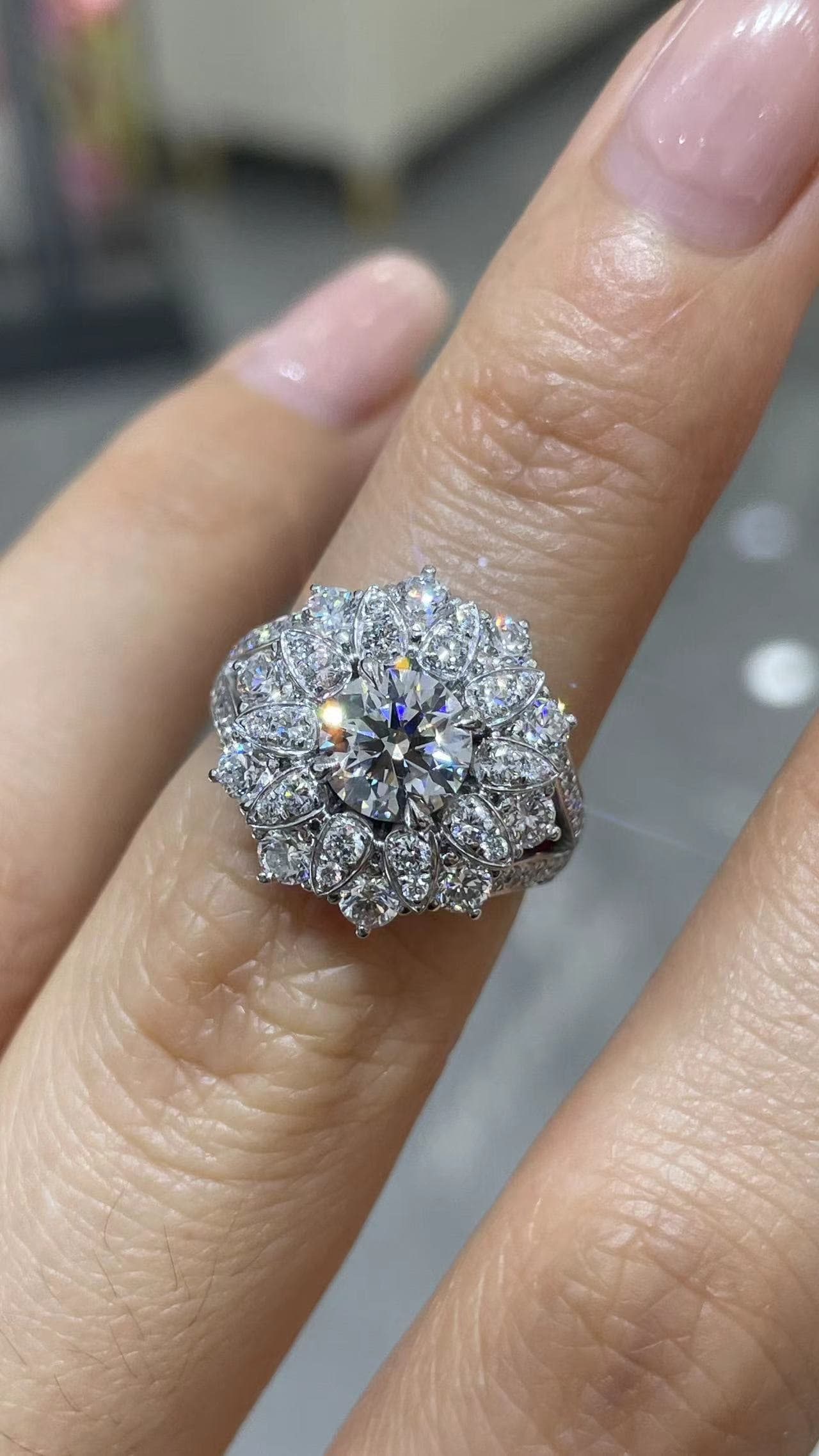 Pt950 1克拉 鑽戒（主鑽1.03ct） Pt950 鉑金戒台，主鑽 1.03 克拉。d1.47*11 - 視角 6