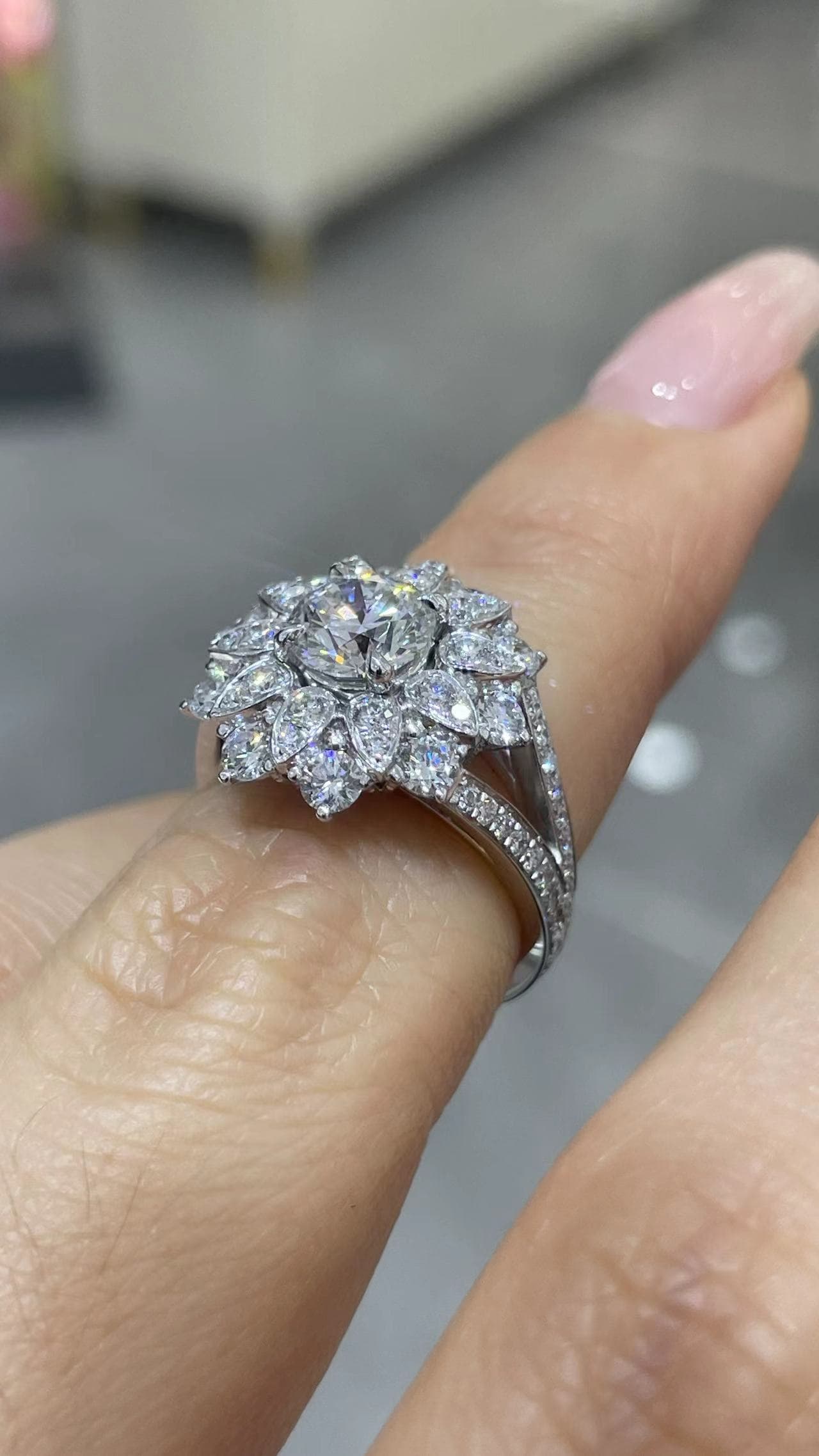 Pt950 1克拉 鑽戒（主鑽1.03ct） Pt950 鉑金戒台，主鑽 1.03 克拉。d1.47*11 - 視角 7