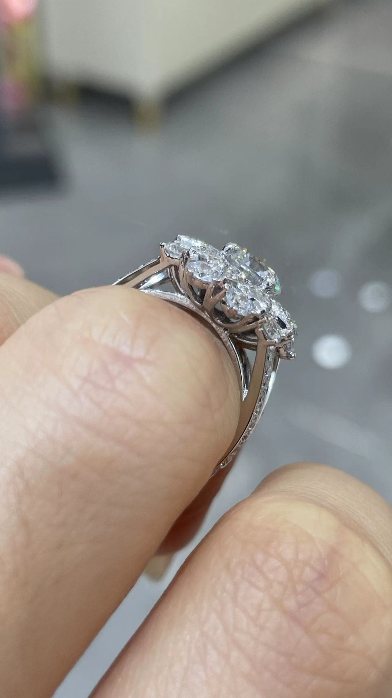 Pt950 1克拉 鑽戒（主鑽1.03ct） Pt950 鉑金戒台，主鑽 1.03 克拉。d1.47*11 - 視角 8