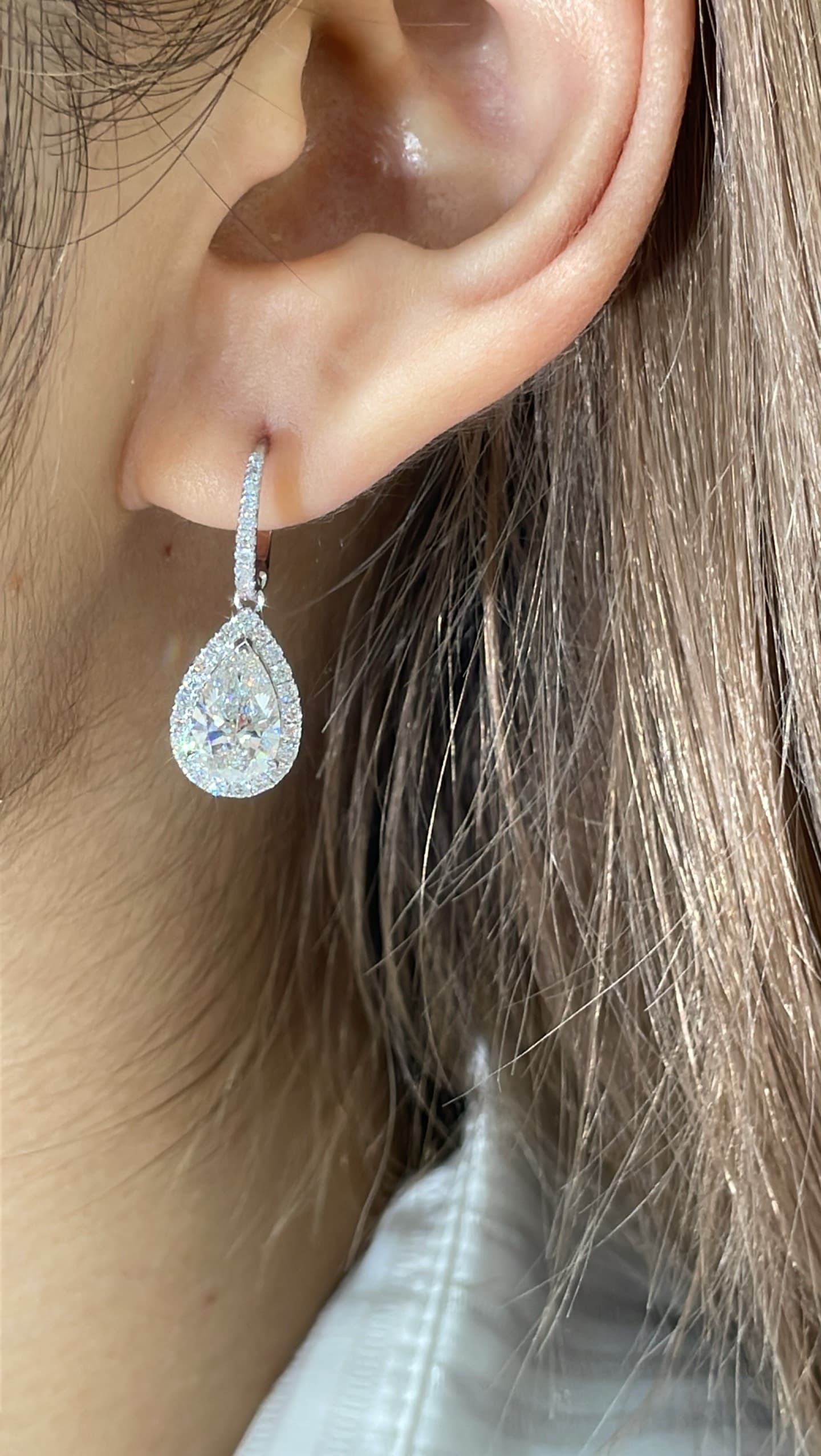 18K 水滴鑽石耳環 - 視角 1