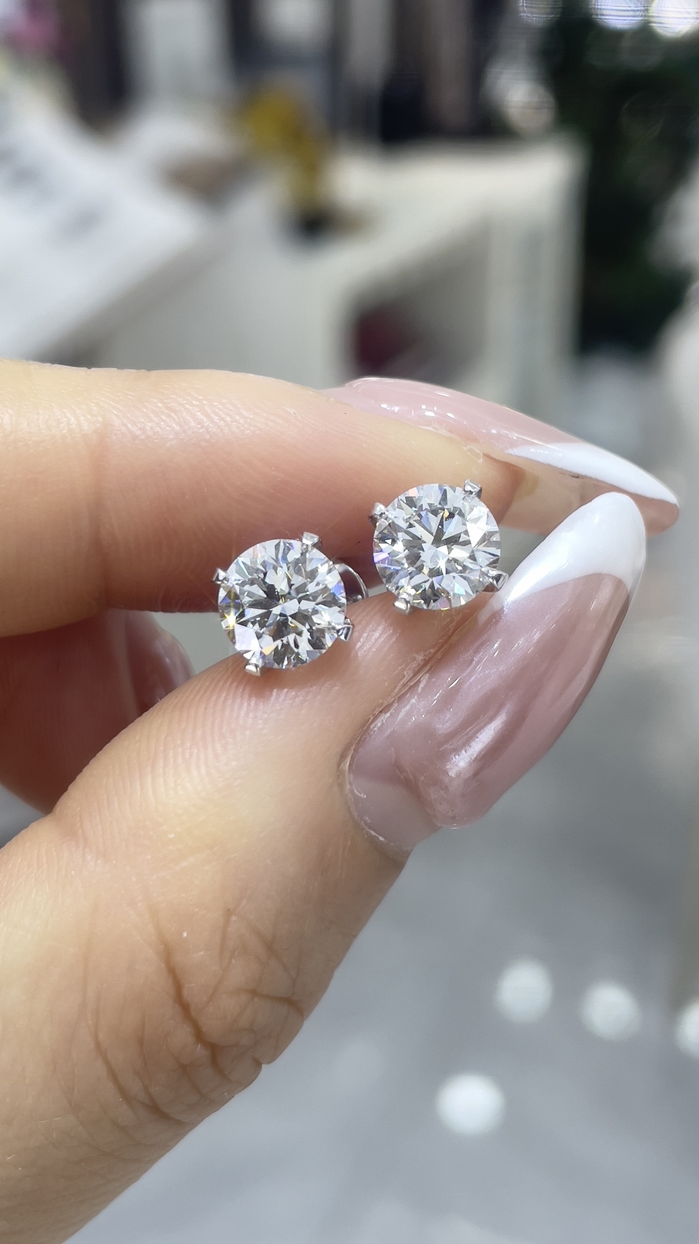 18K 金 單顆 1ct 牛頭四爪耳釘